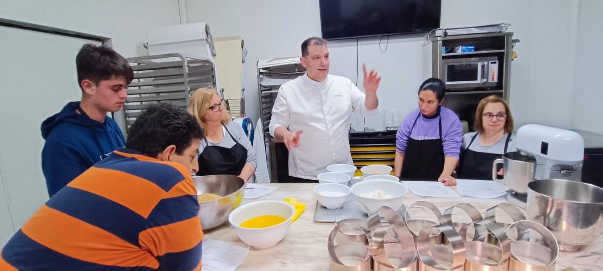 El chef Jose Alba con los usuarios de Adisto.
