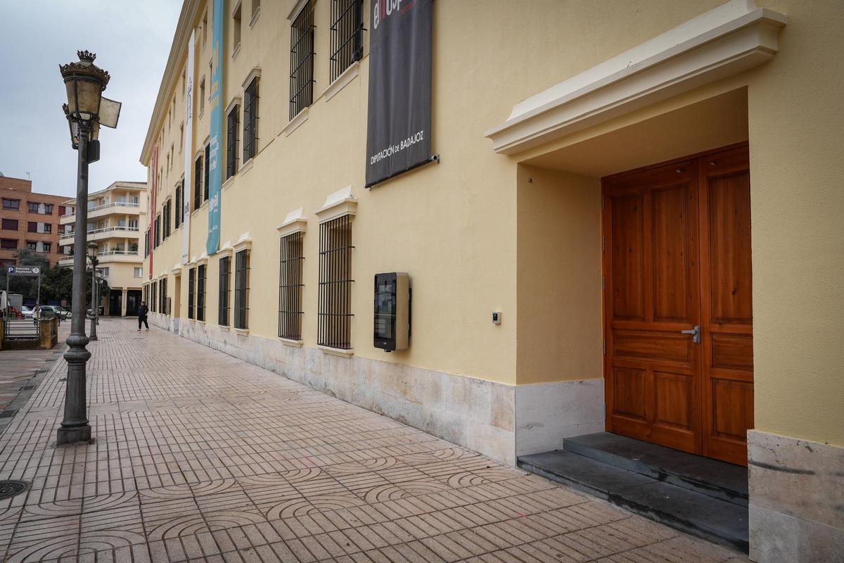 Nuevo acceso de emergencias en la plaza de San Atón.