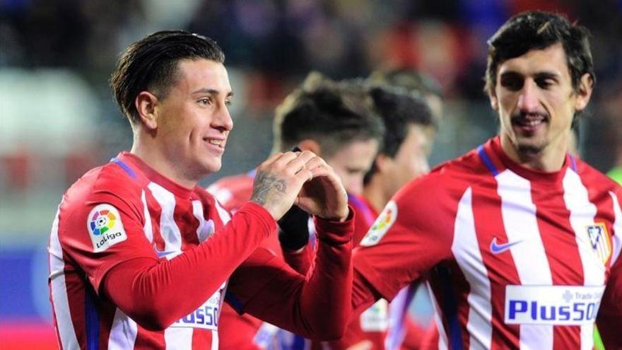 Un Atlético lleno de suplentes salva el trámite en Eibar (2-2)