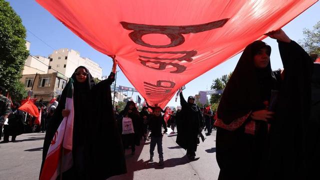 Multitudinari últim adeu a Khamenei | / AFP