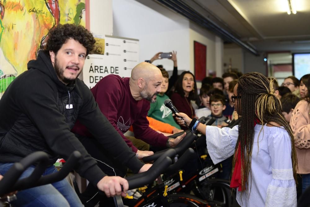 El instituto cambrés David Buján conmemora el día escolar de la no violencia y la paz con una pedalada virtual con la que pretende acompañar en su camino a los refugiados sirios en su búsqueda de un futuro.