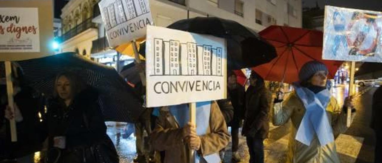 Los manifestantes reclaman «Barris Dignes».