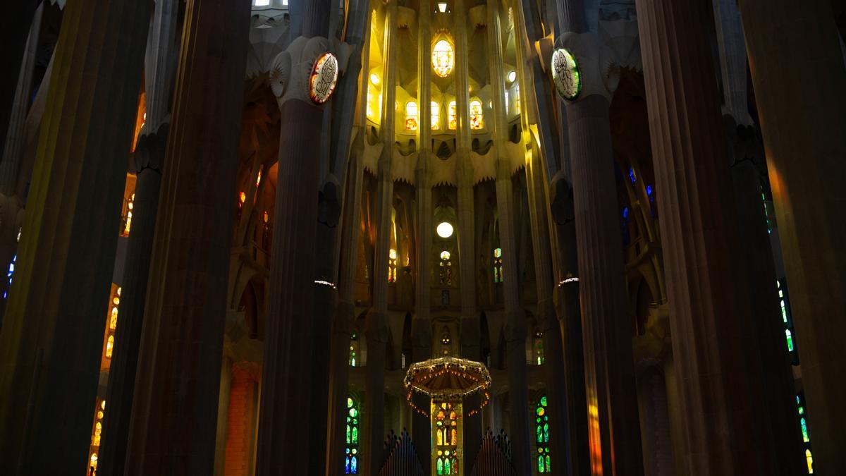 L&#039;interior de la basílica de la Sagrada Família segueix en obres.