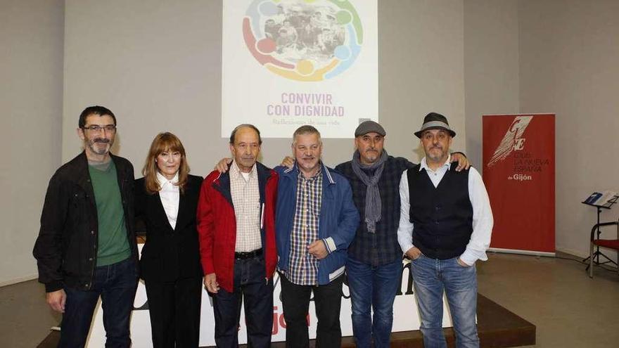 Leonardo Díaz Cabaleiro, tercero por la izquierda, junto a Pablo Belderrain, Marina Elsa Díaz, los miembros del Grupo &quot;Los Jimaguas&quot; y Paco Arco.