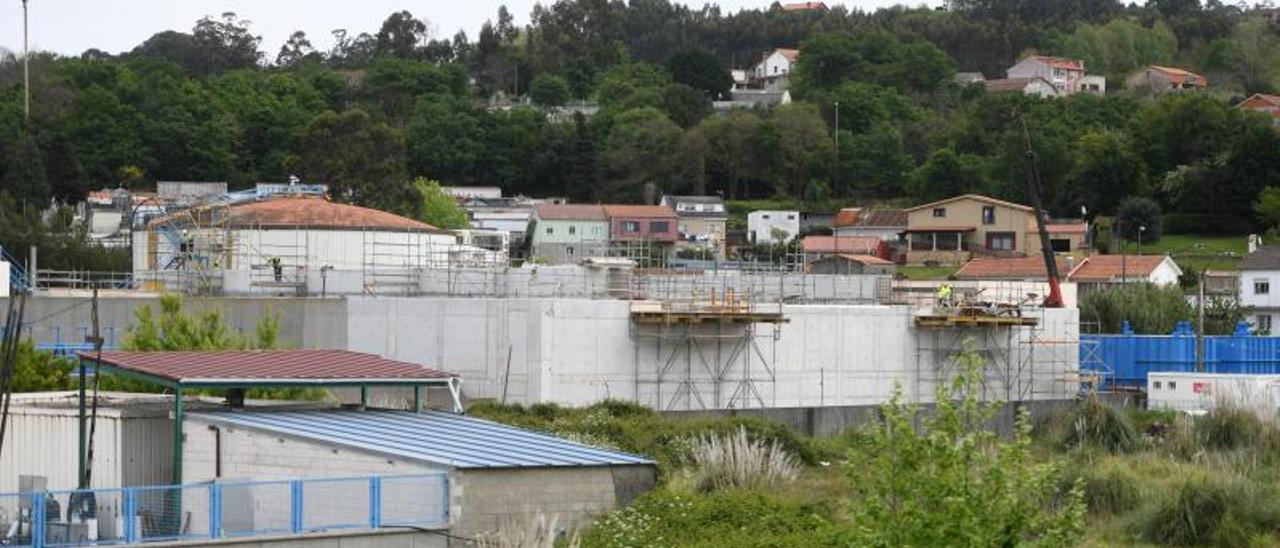 Obras en la depuradora de Placeres. |   // G.S.