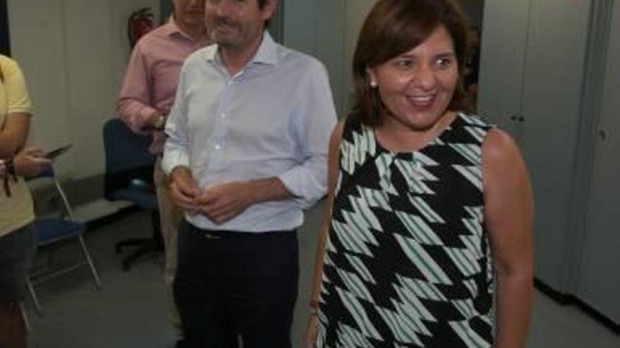 Bonig junto a José Císcar ayer en la sede provincial del PP.