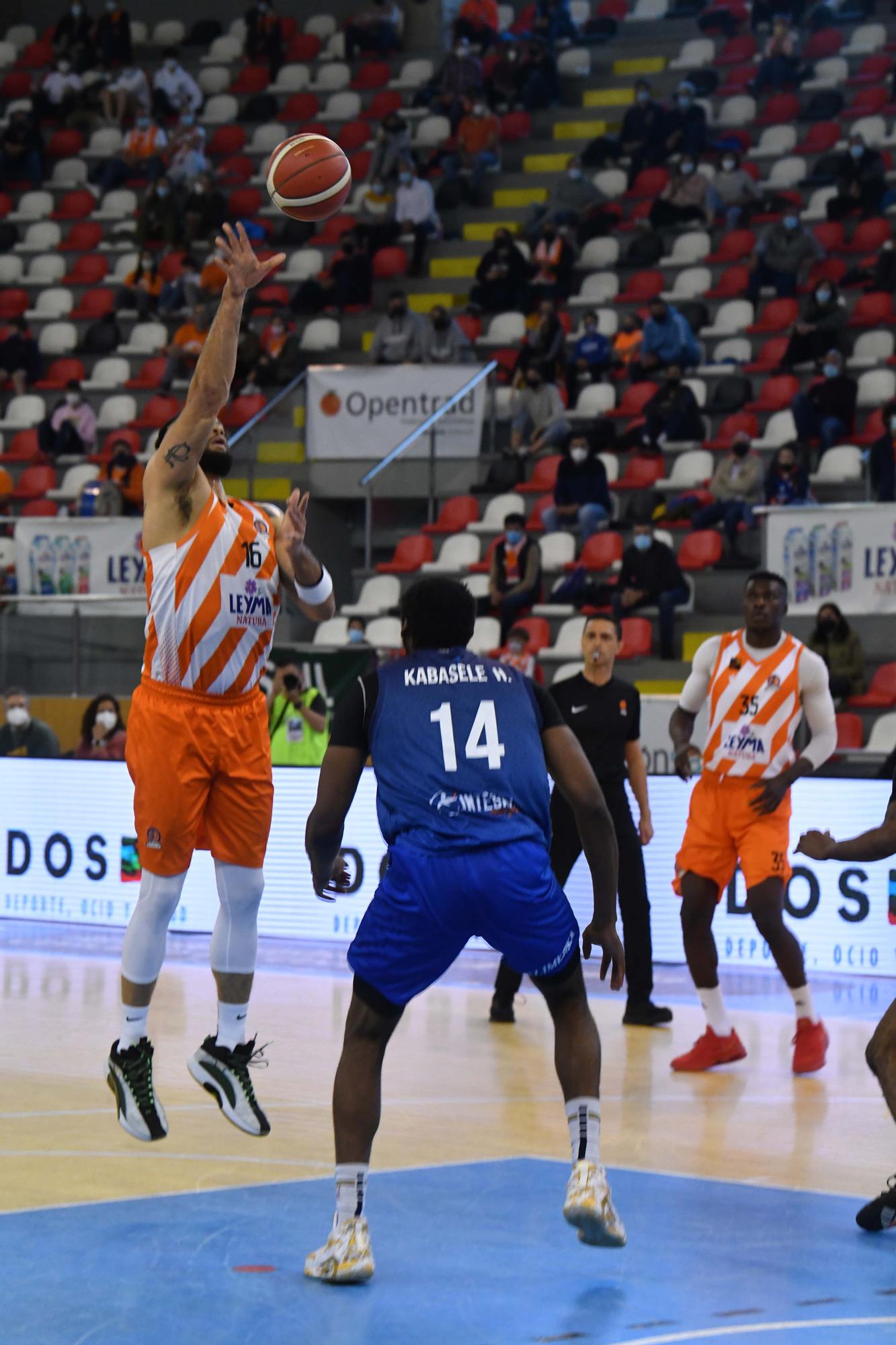 El Leyma le gana 74-66 al Oviedo