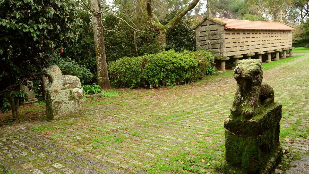 Vistas del jardín del Pazo Quinteiro da Cruz de Ribadumia.