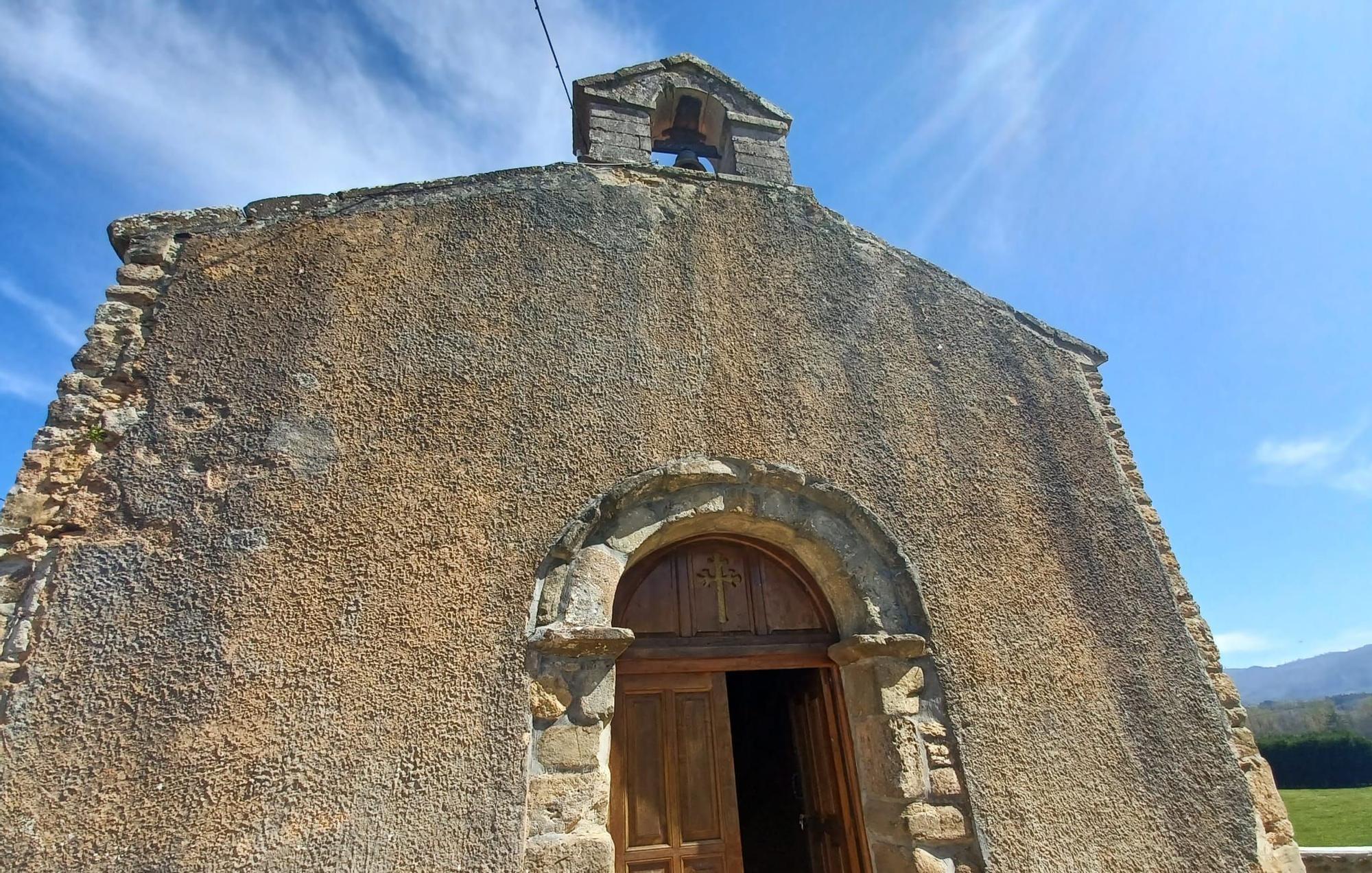 Villanueva luce su capilla, una de las más antiguas de Llanera