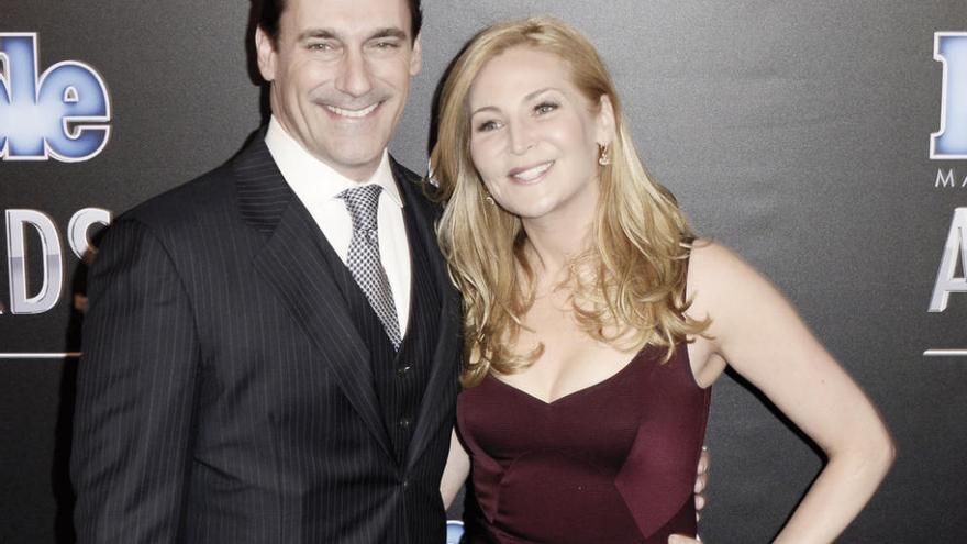 Jon Hamm y su mujer. // Efe