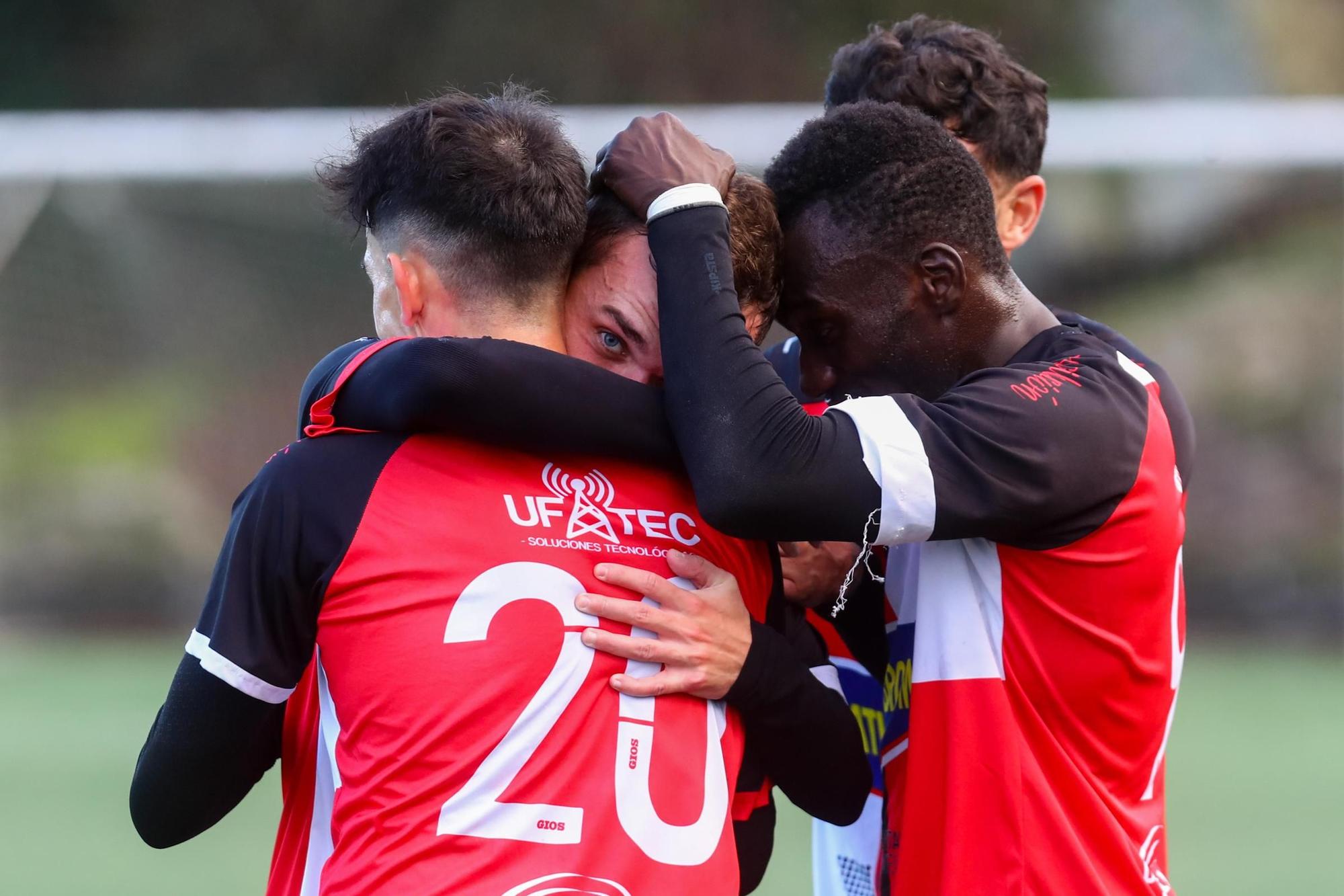 Las mejores imágenes de la victoria del Arosa ante la Unión Deportiva Ourense (1-0)