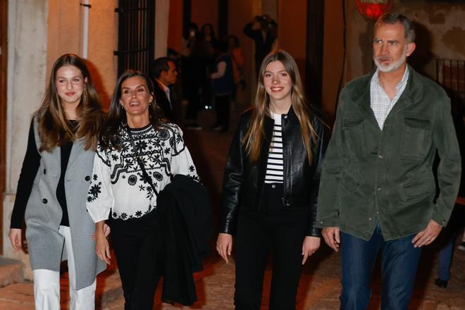 La familia real española disfruta de la Semana Santa en Chinchón