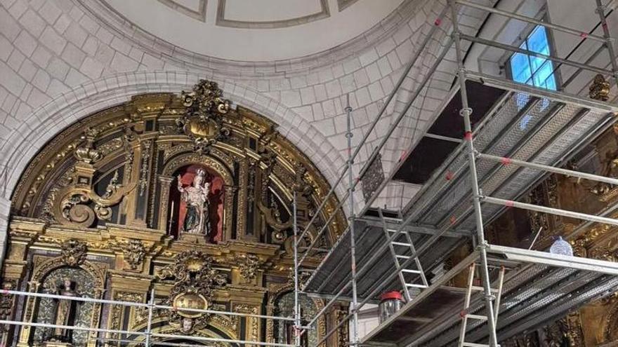 La iglesia de las Capuchinas de A Coruña recupera el retablo de la Transfiguración