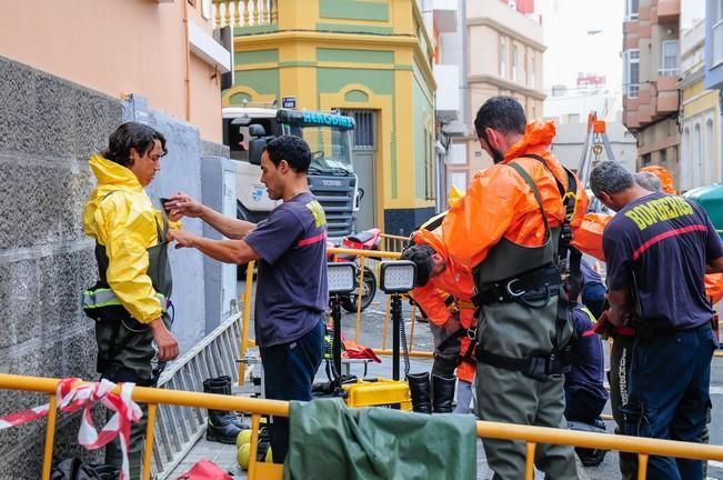 Efectivos de los Bomberos de Las Palmas de Gran ...