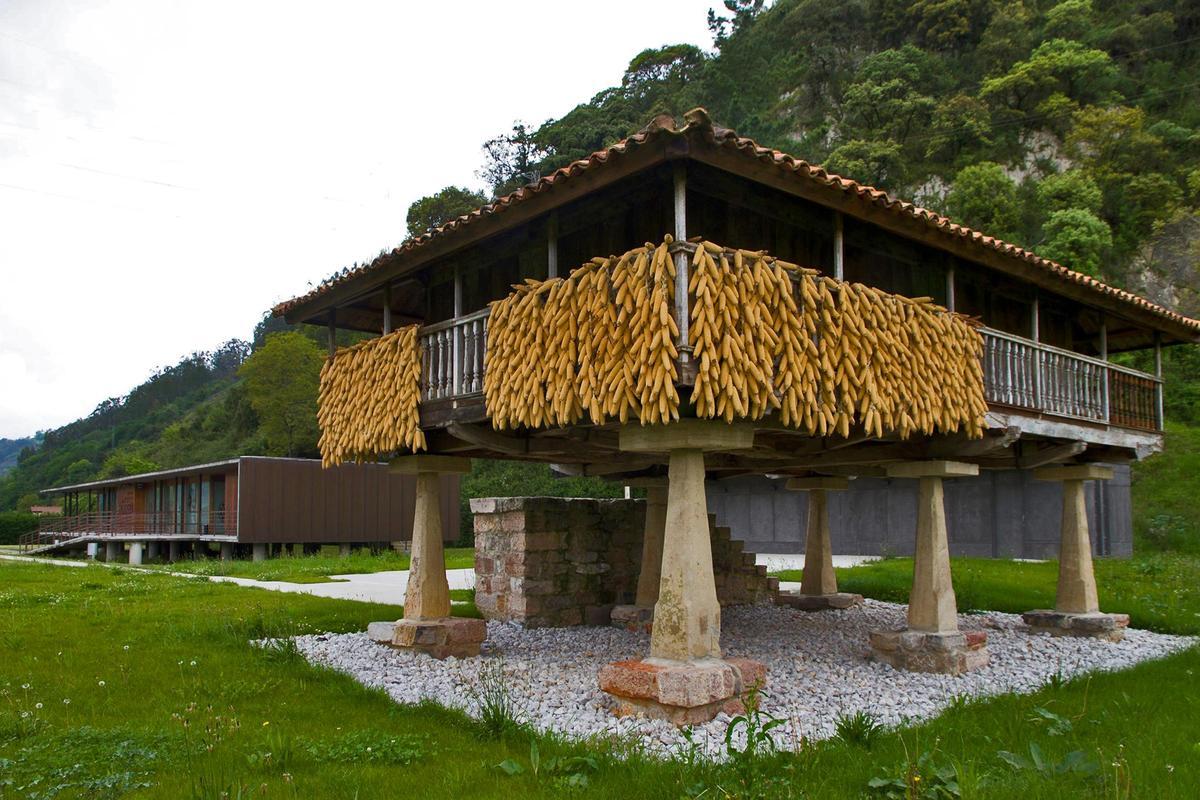 Centro de Interpretación del Hórreo en Bueño, en Ribera de Arriba.