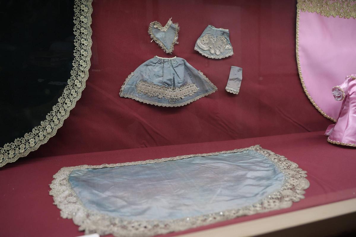 Galería | Así es la exposición de mantos de la Virgen de la Montaña Primigenia de Cáceres Galería | Así es la exposición de mantos de la Virgen de la Montaña Primigenia de Cáceres