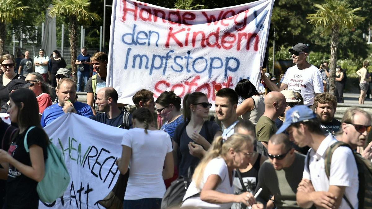 Manifestación en Viena contra las políticas gubernamentales sobre el coronavirus, incluida la vacunación obligatoria.