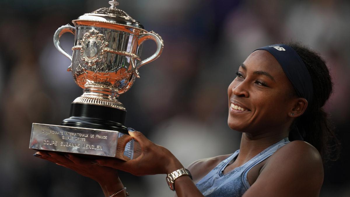 Gauff, con la copa Suzanne Lenglen
