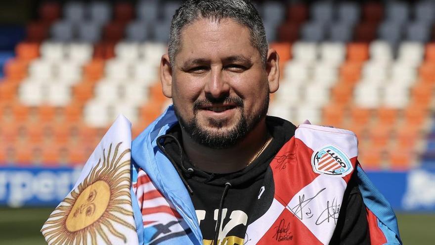 Gonza Bobadilla, el argentino que se cruzó medio mundo para ver al colista de Segunda por culpa del PC Fútbol