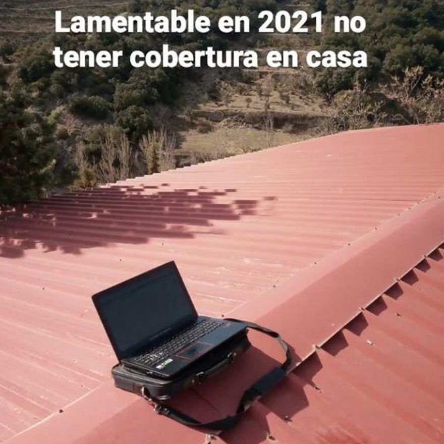 El propio alcalde de la Todolella denuncia en sus redes sociales que es "lamentable" no tener cobertura en casa en el año 2021.