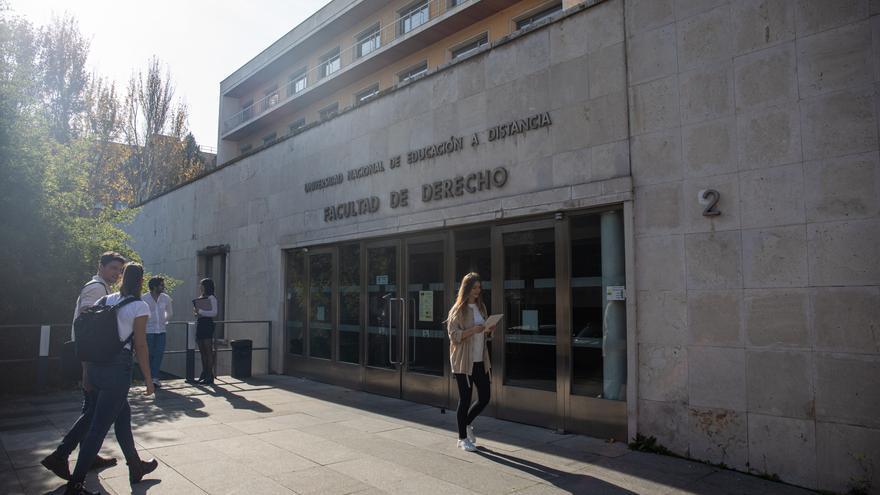 50 anys acostant la formació universitària