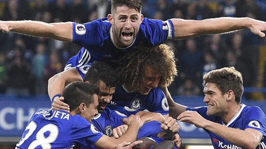 Jugadores del Chelsea celebran uno de los tantos.