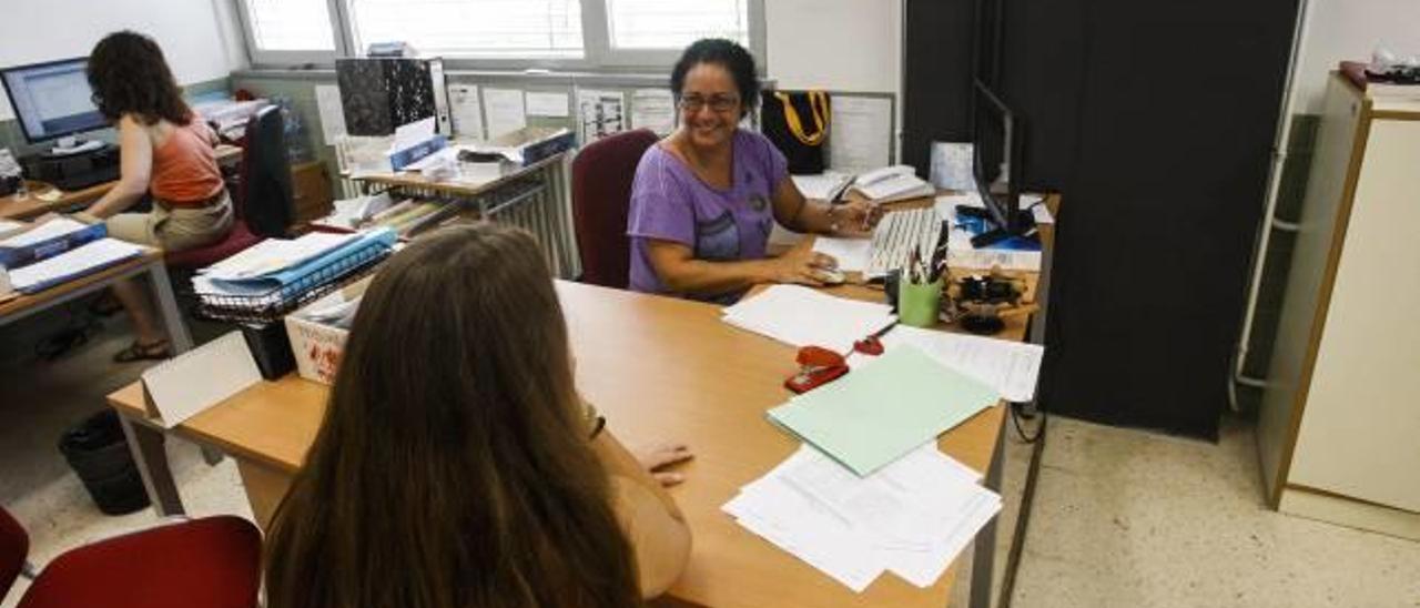 Alumnos en uno de los institutos que hasta hoy mismo siguen abiertos para la matrícula extraordinaria en Secundaria.