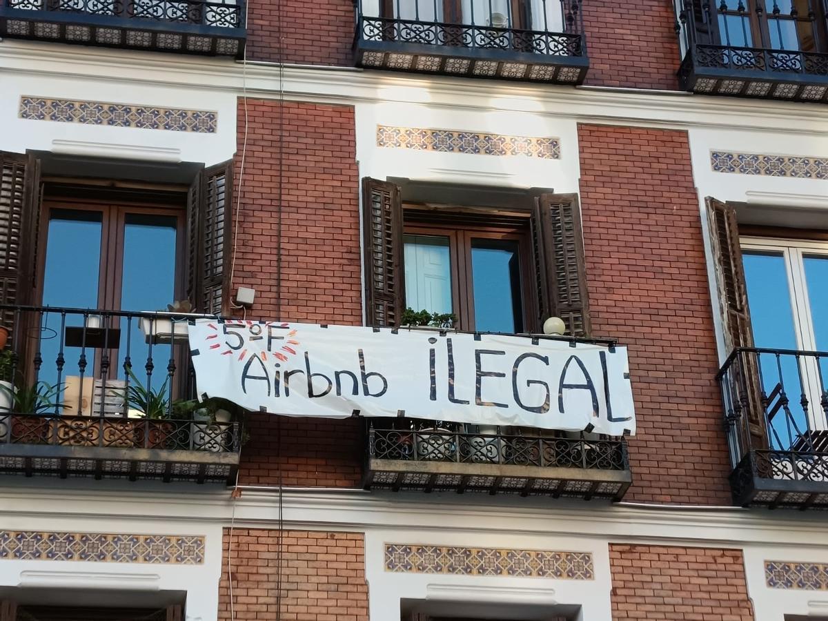 Consum ordena a Airbnb eliminar gairebé 66.000 anuncis «il·legals» de pisos turístics Consum ordena a Airbnb eliminar gairebé 66.000 anuncis «il·legals» de pisos turístics