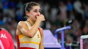 Carolina Marín tras su lesión durante el partido de semifinales de los Juegos Olímpicos de París.