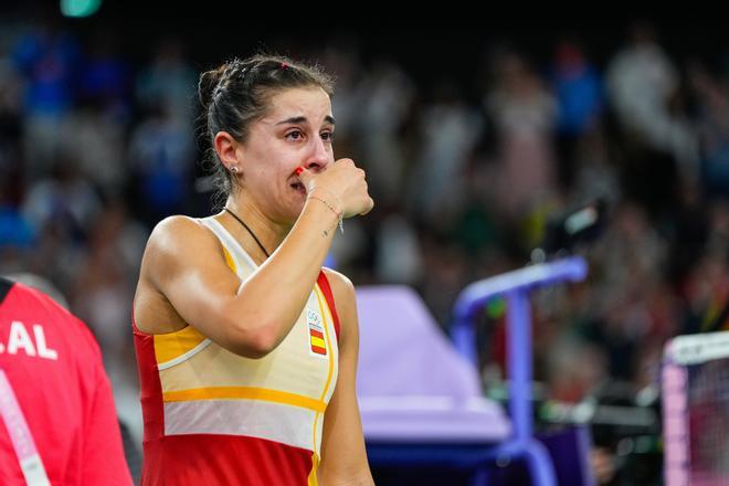Carolina Marín tras su lesión durante el partido de semifinales de los Juegos Olímpicos de París.