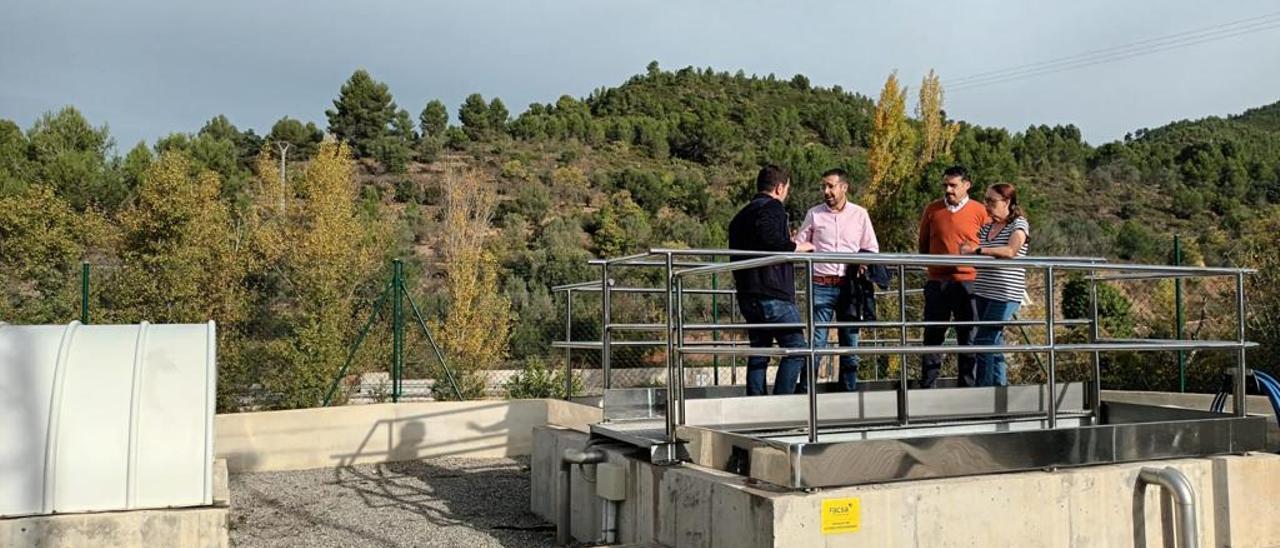 Imagen de archivo de una visita del diputado Ignasi Garcia a una instalación del ciclo del agua en la provincia.