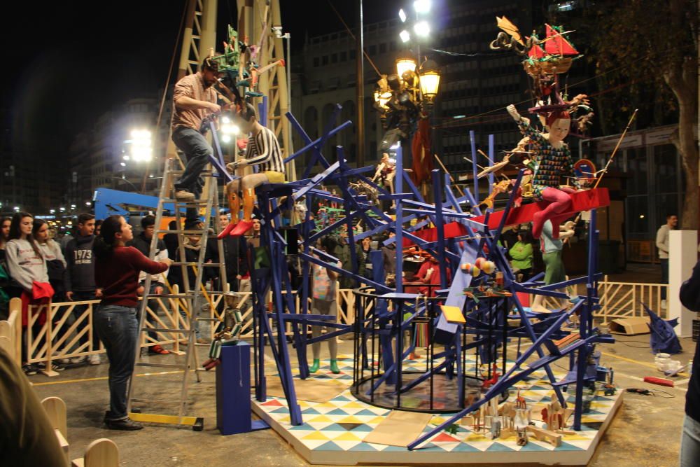 Noche de "plantà" de la falla infantil municipal