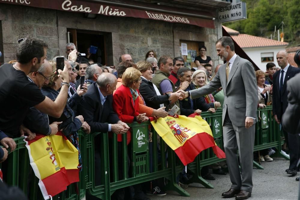 El Rey, impresionado con la "fabrica de luz" de Somiedo