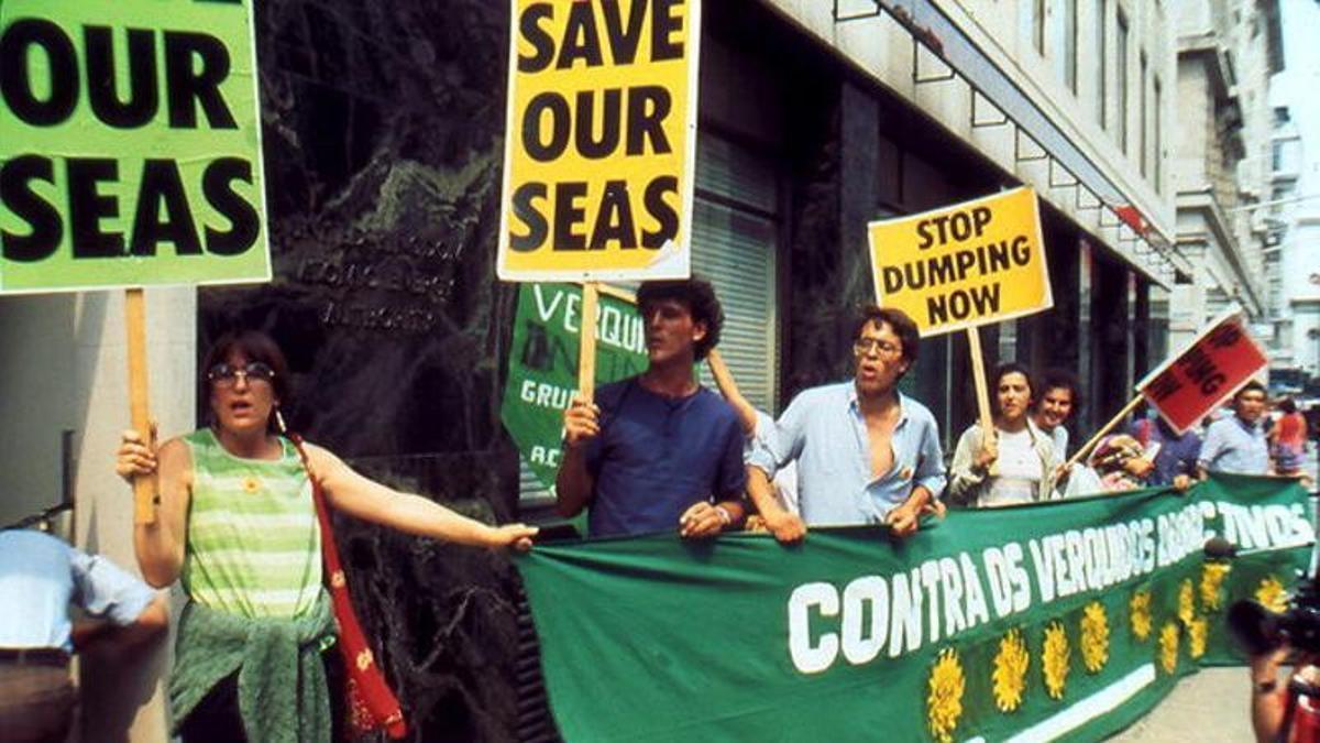 Manifestación de Adega en Londres no verán de 1983 contra os vertidos radioactivos na costa atlántica galega.