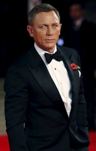 Daniel Craig poses for photographers as he attends the world premiere of the new James Bond 007 film "Spectre" at the Royal Albert Hall in London