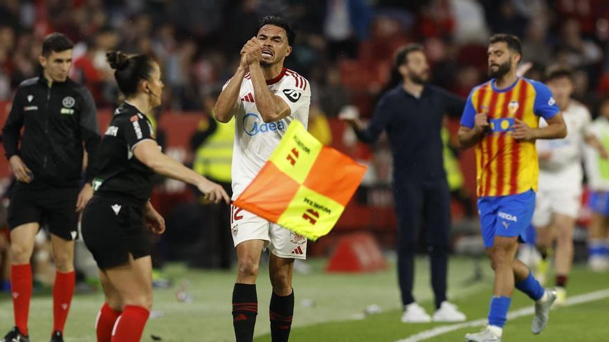 Suazo se rinde al momento de forma del Sevilla: “Queríamos enamorar a nuestra afición nuevamente a base de actitud”