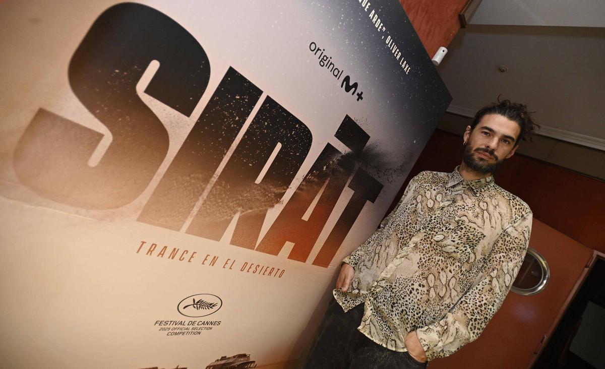 Oliver Laxe en Multicines Norte, en Vigo, durante la presentación de "Sirat".