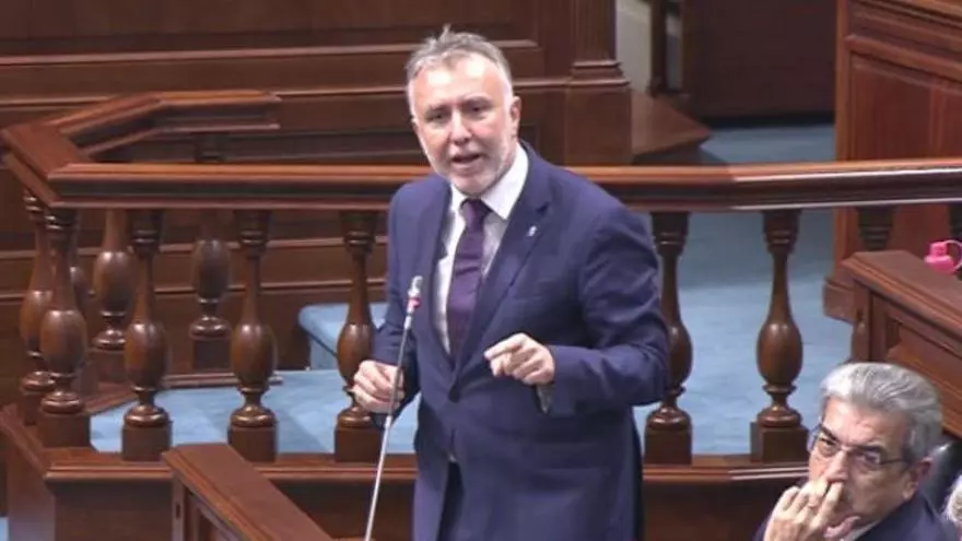 Torres trata el cambio climático en el Parlamento de Canarias