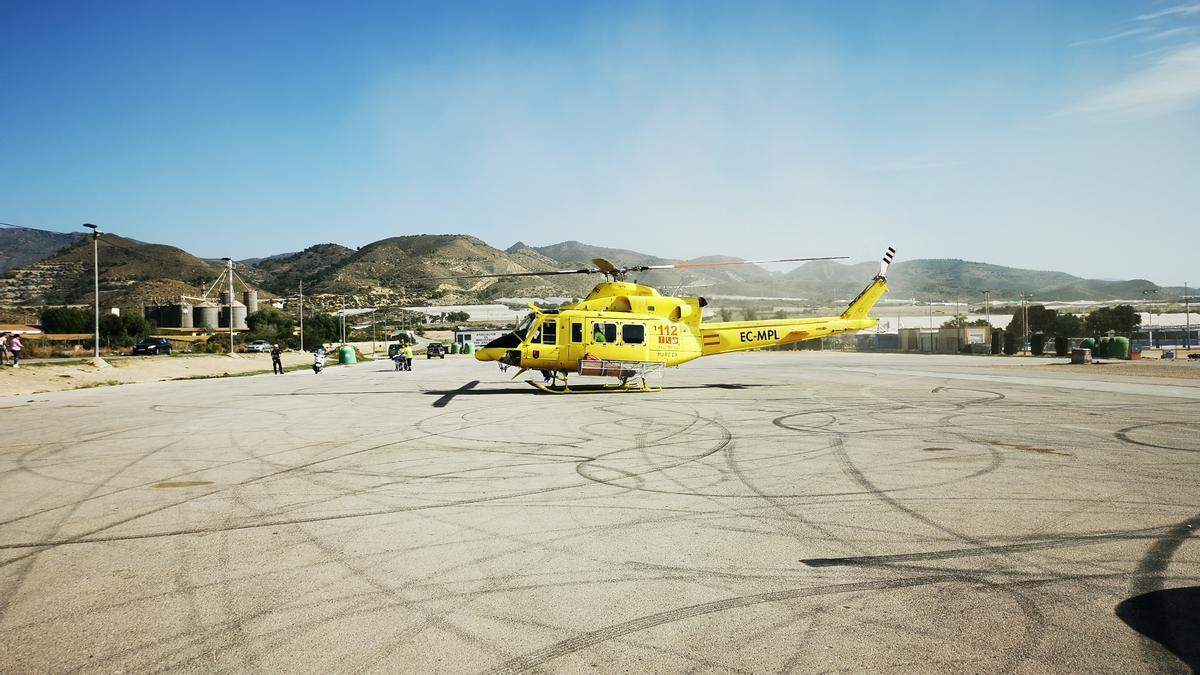 Helicóptero en el recinto ferial de Mazarrón.