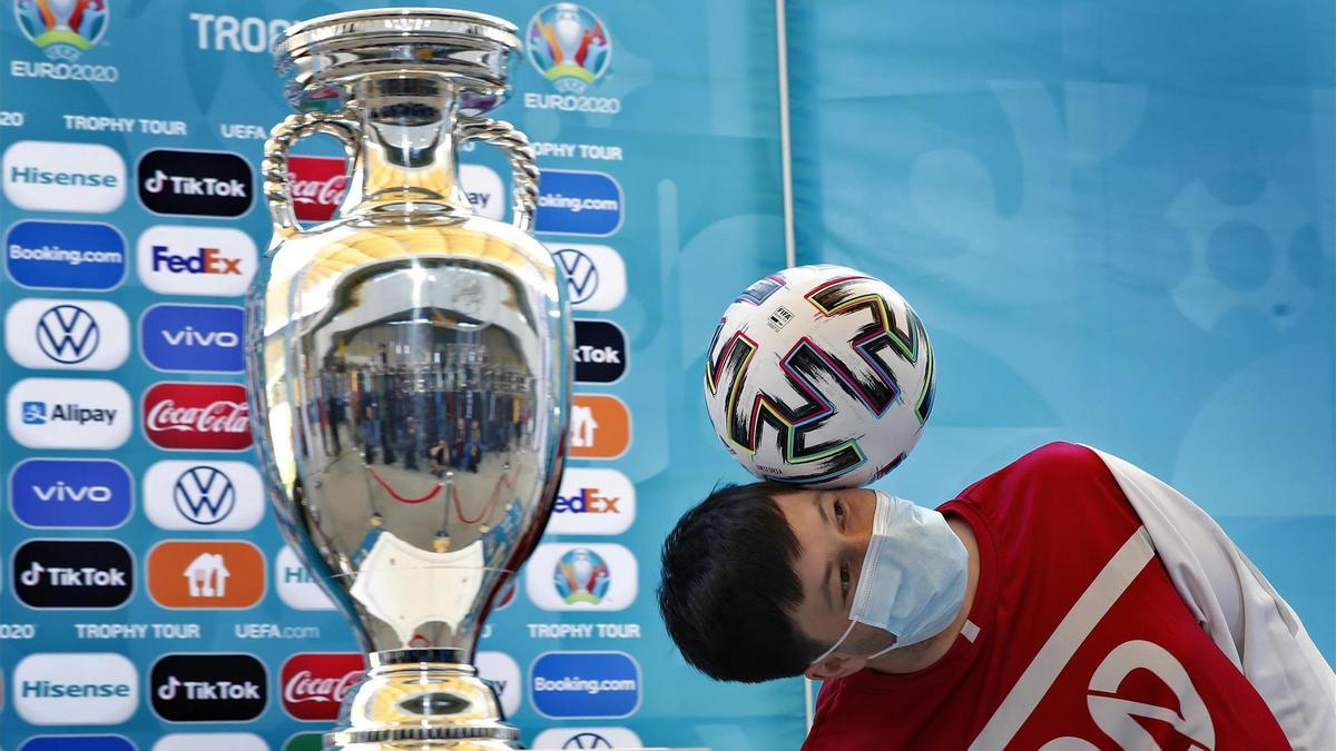 El trofeo de la Eurocopa llega a Bucarest