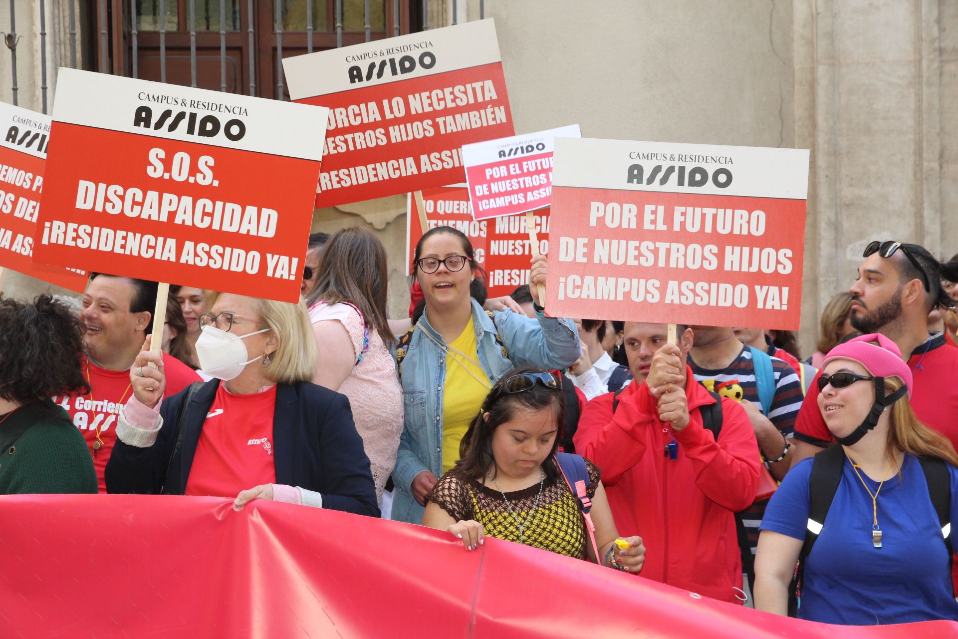 Concentración de Assido en Murcia ante la CHS