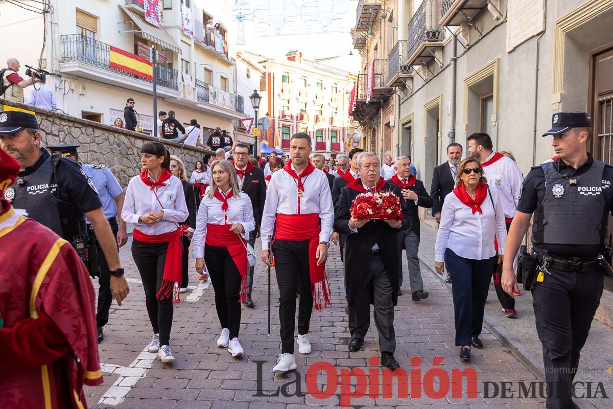 Bandeja de flores y ritual de la bendición del vino en las Fiestas de Caravaca