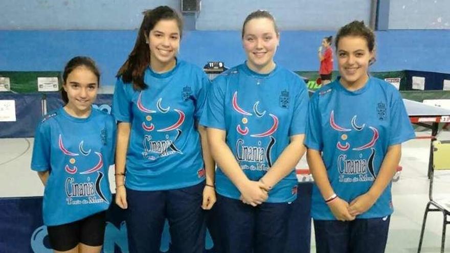 El equipo femenino que logró el ascenso. // FDV