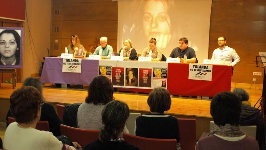 Por la izquierda, Silvia Martínez, Enrique del Omo, Esperanza Palacio, Pamela Álvarez, Víctor Rodríguez y Jesús González, en la presentación del libro &quot;No te olvides de mí&quot;.