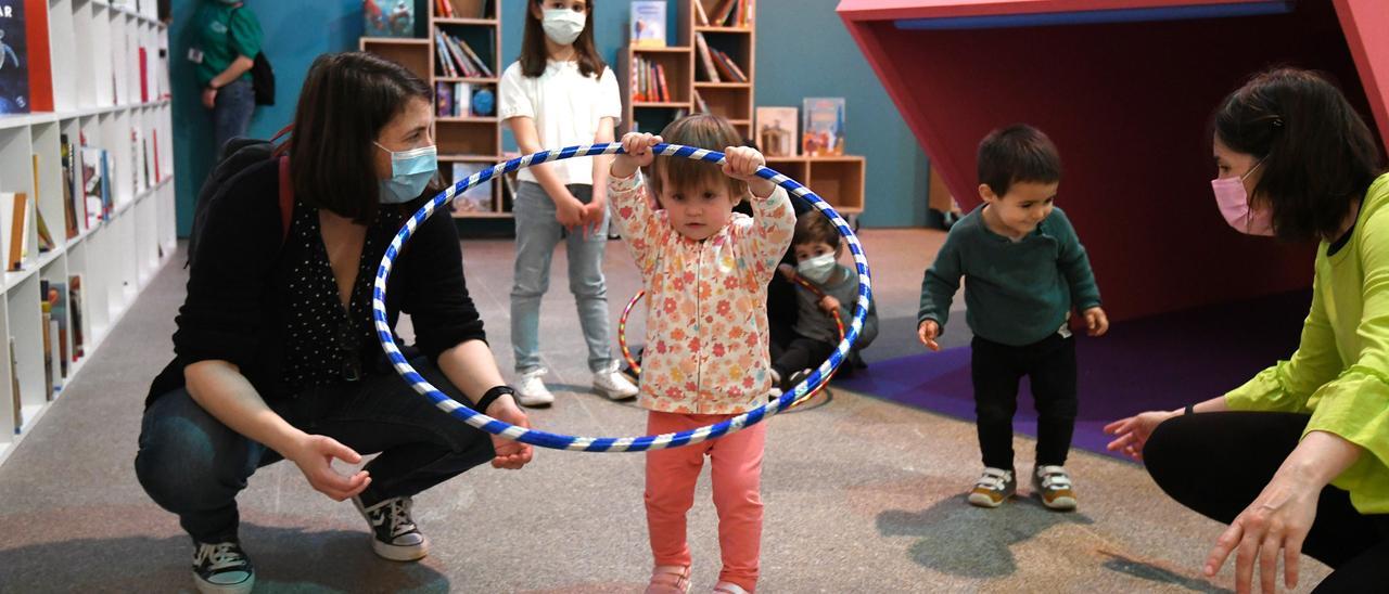 Los bebés figuran entre los grandes invitados al Salón do Libro.