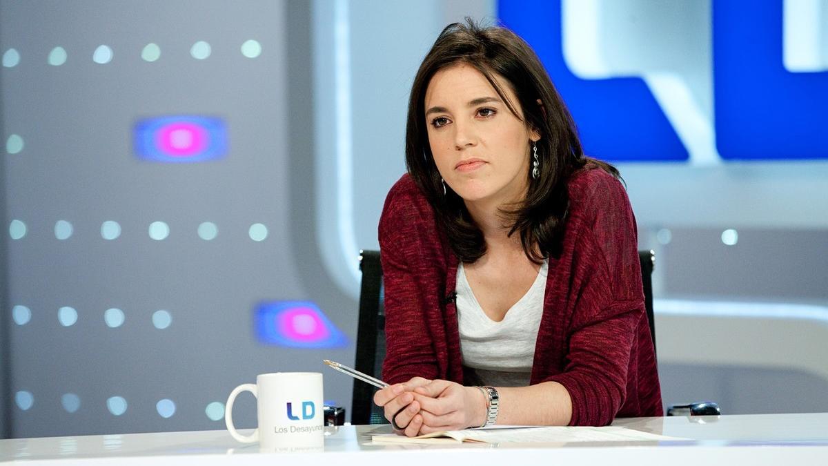 La portavoz adjunta de Podemos, Irene Montero, durante la entrevista que ha concedido este martes a 'Los desayunos de TVE'.