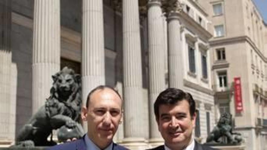 Fernando Giner ayer en el Congreso con Vicente Ten. A la derecha, Ximo Puig e Isabel Bonig.