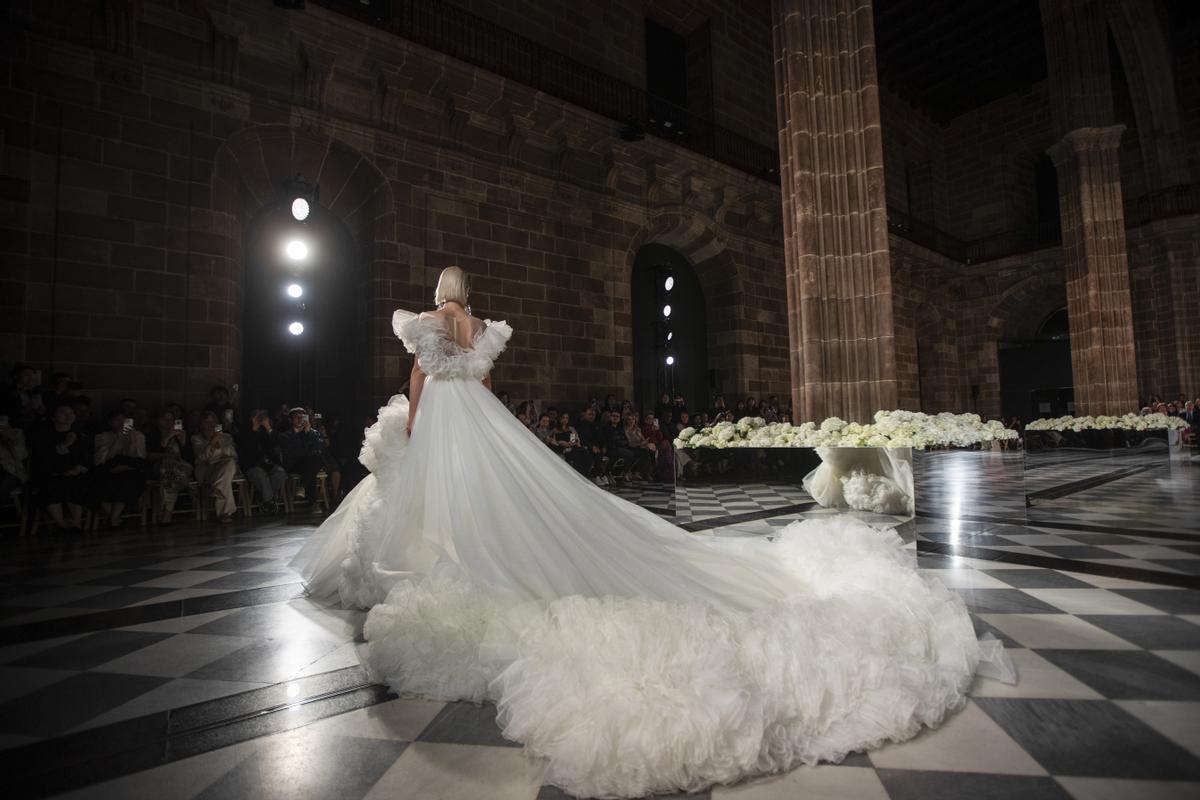 Parade by the Giambattista Valli Italian brand on the second day of the Barcelona Bridal Fashion Week, the most important in the world in that sector, Spain, 18 April 2024. EFE/ Marta Perez