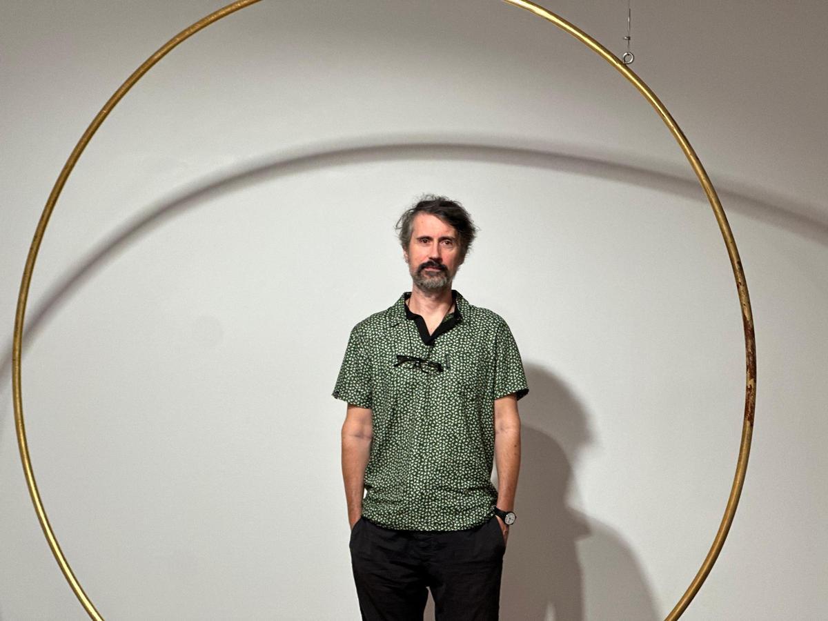 Rubén Alonso, arquitecto retirado y fundador de 'Antropoloops', un proyecto educativo de música electrónica.