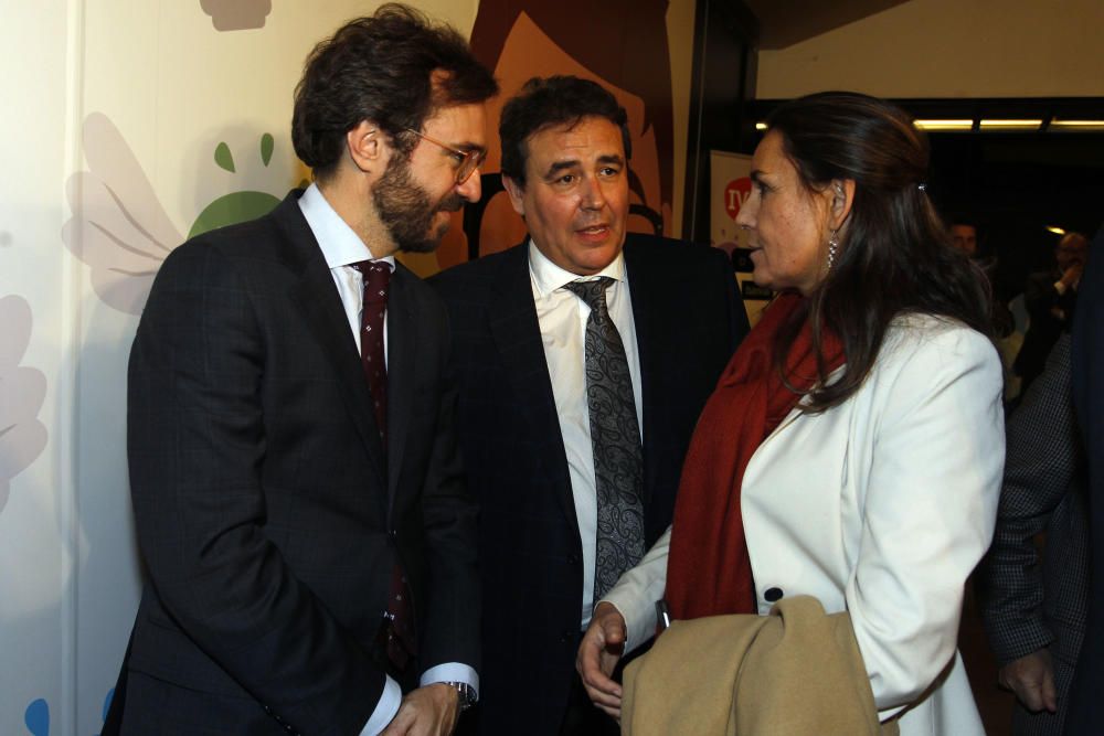 Aitor Moll conversa con Amalia Blanco y Julio Monreal.